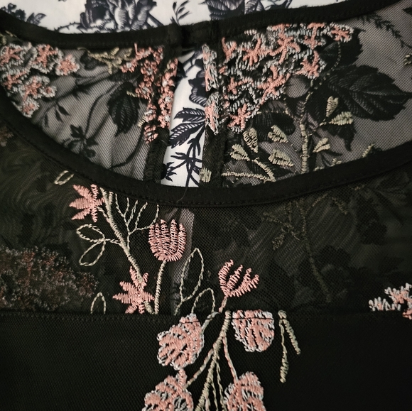 Women's Maurices Top - Picture 3 of 6